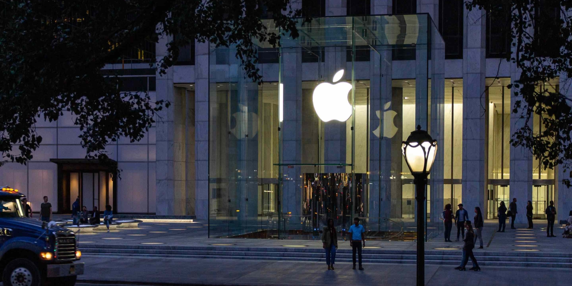 apple_fifth_ave_context apple_fifth_ave_context