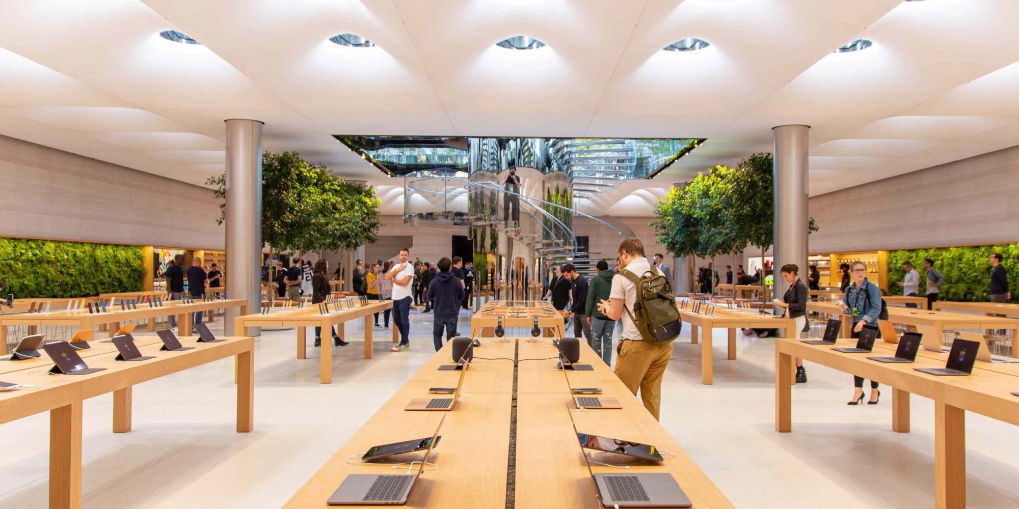 apple_fifth_ave_interior_wide_1 apple_fifth_ave_interior_wide_1