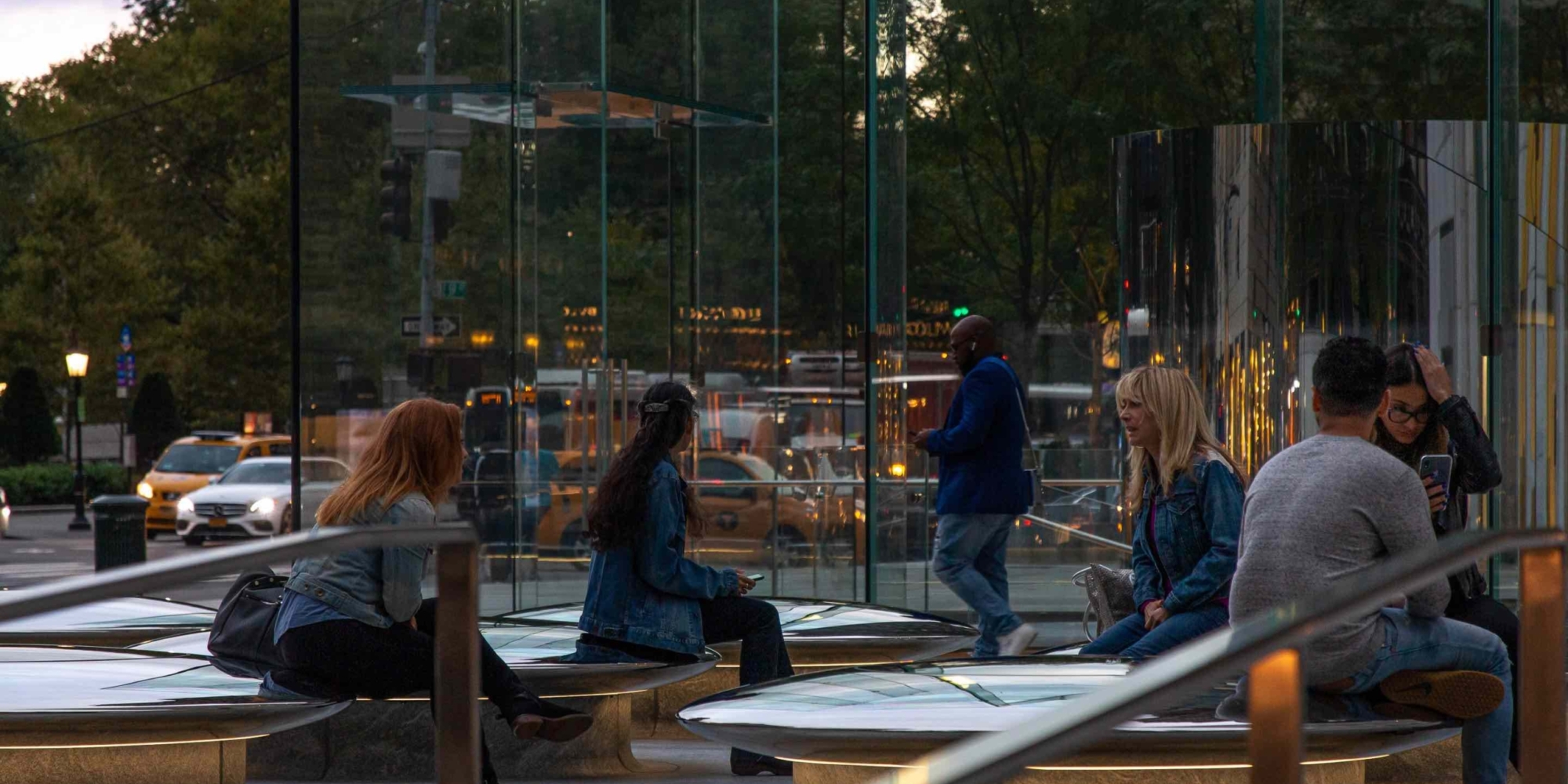 apple_fifth_ave_plaza_scene_2-1 apple_fifth_ave_plaza_scene_2-1