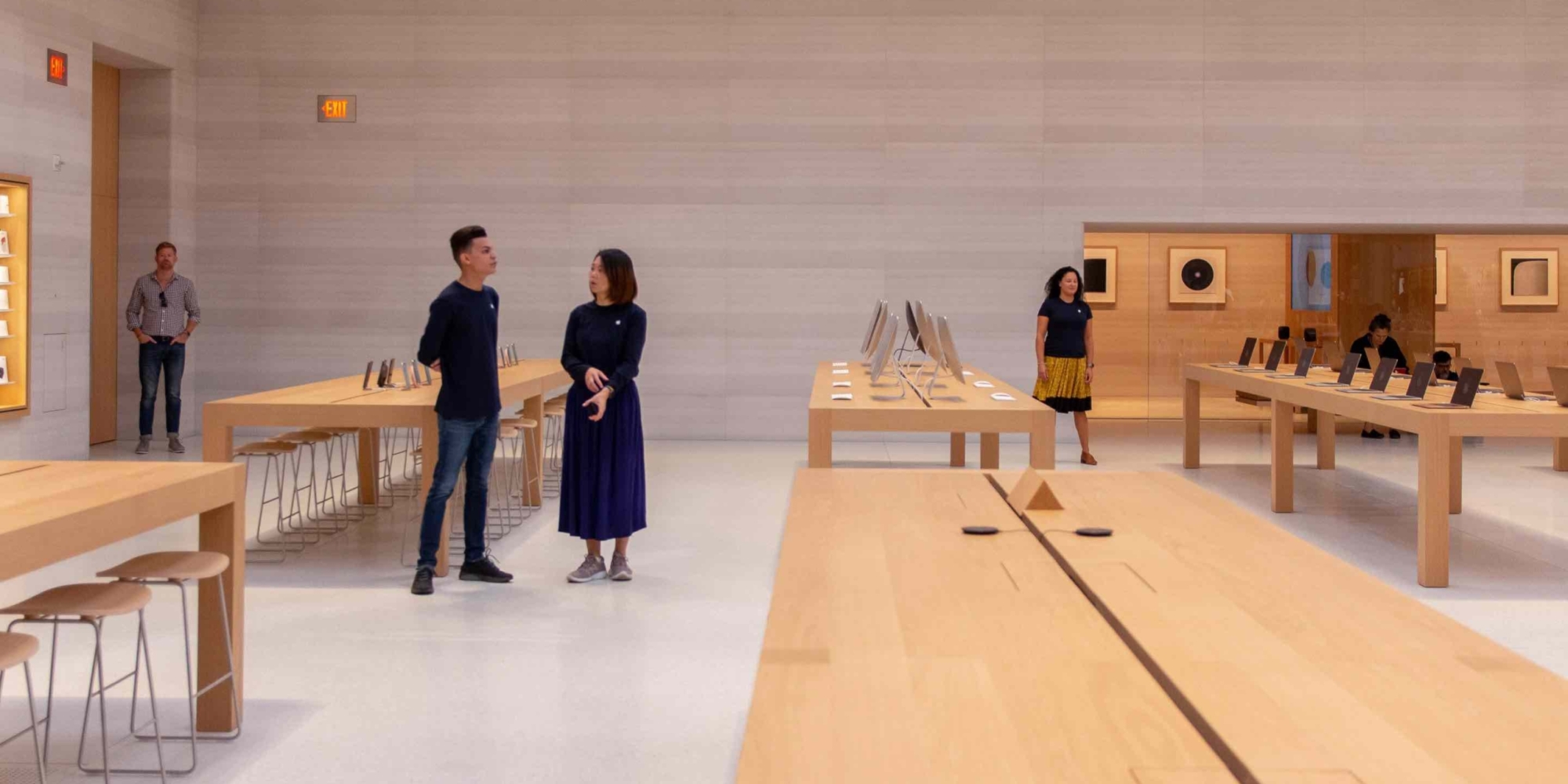 apple_fifth_ave_tables-1 apple_fifth_ave_tables-1